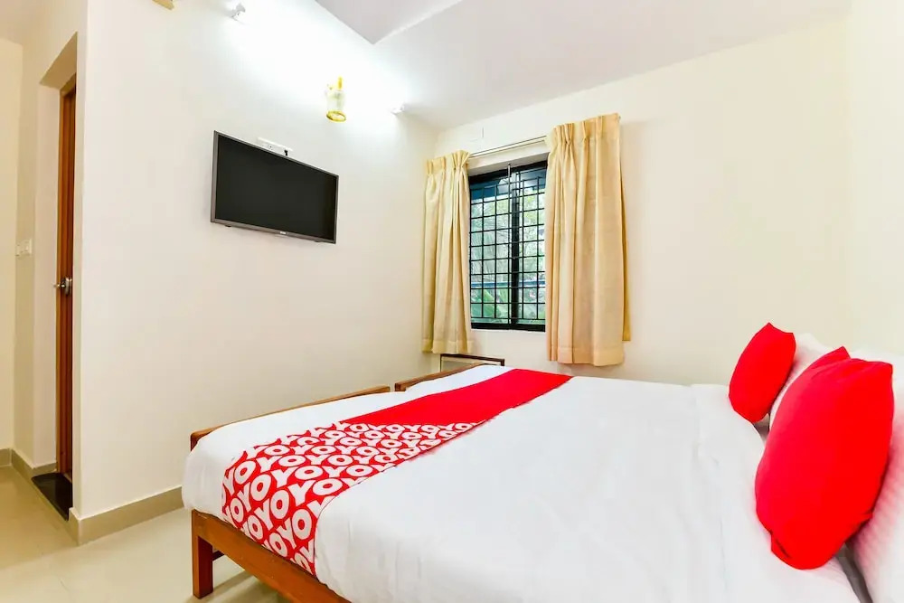 OYO Flagship 38119 Tristar Residency