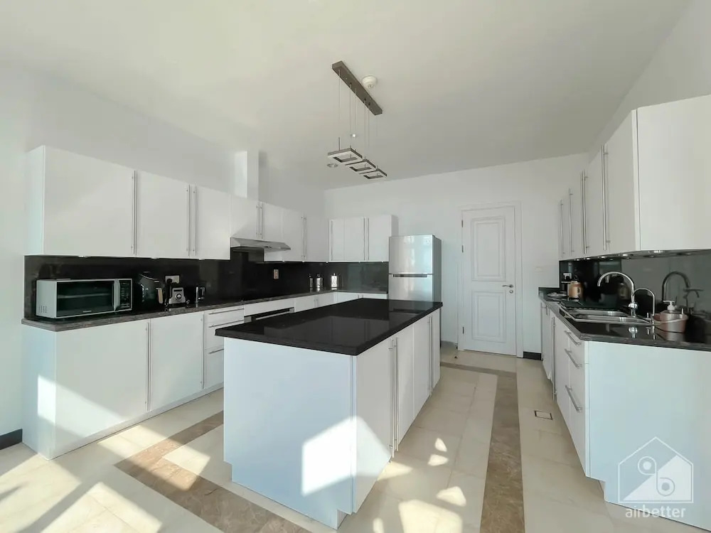 Seaview Penthouse with Private Gym & Outdoor Pool