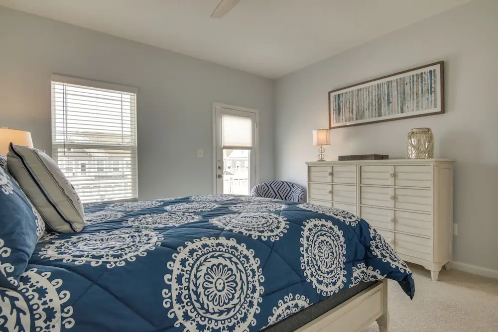 3 Mi to Bethany Beach: Townhome w/ Fire Pit