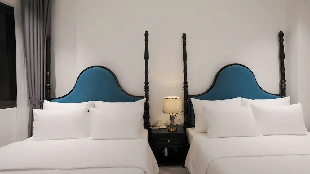Royal Hotel - Trinh Van Bo, Nam Tu Liem