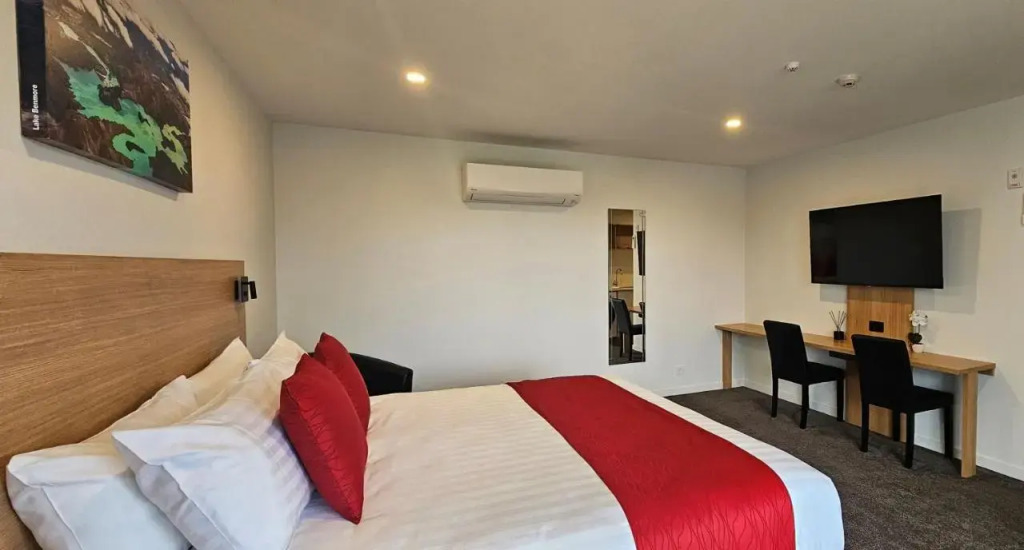 Alps Motel & Apartments