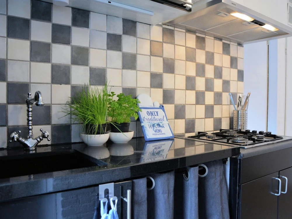 Simple and Laid-back Bungalow on the Edge of Cozy and Child-friendly Park