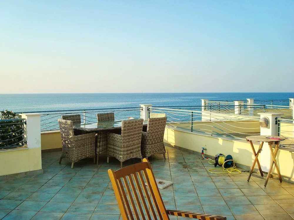 House With 3 Bedrooms in Brancaleone, With Wonderful sea View, Furnish