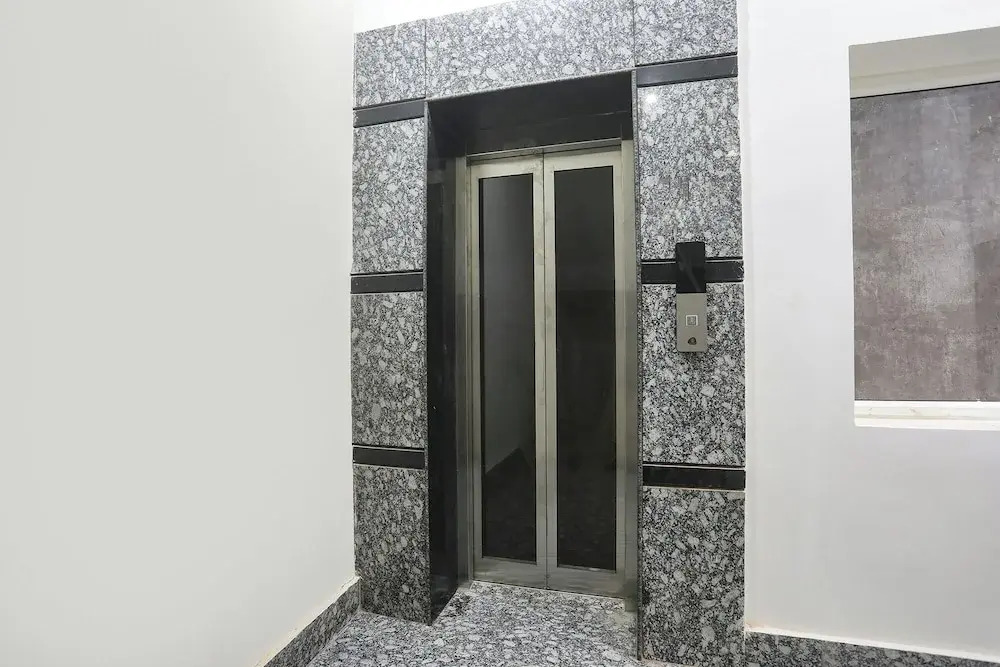 Fabhotel Varanasi Suites