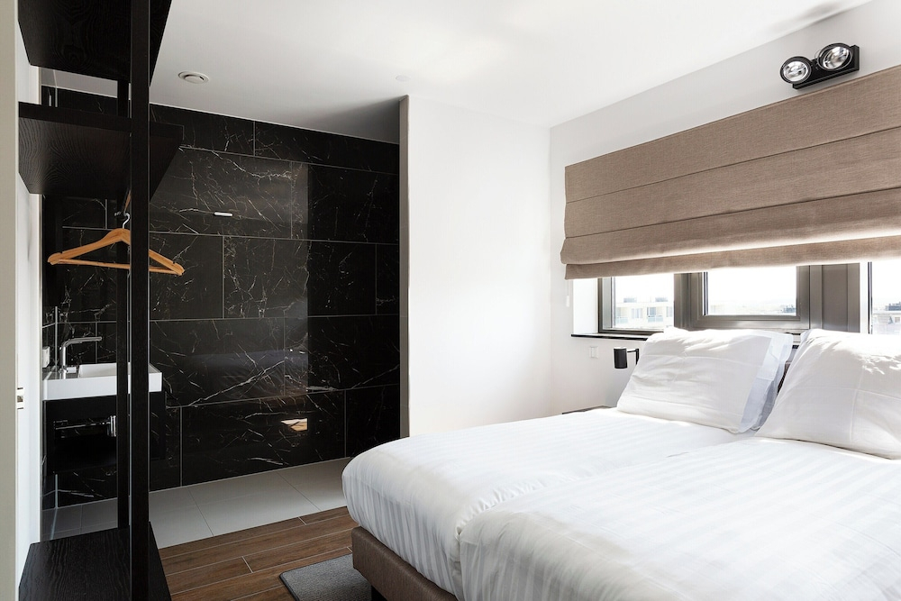 Chic Apartment for 8 With Seaview