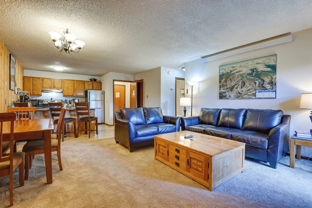 Mtn Condo w/ Ski Locker & Pools - 3 Mi to Resort!