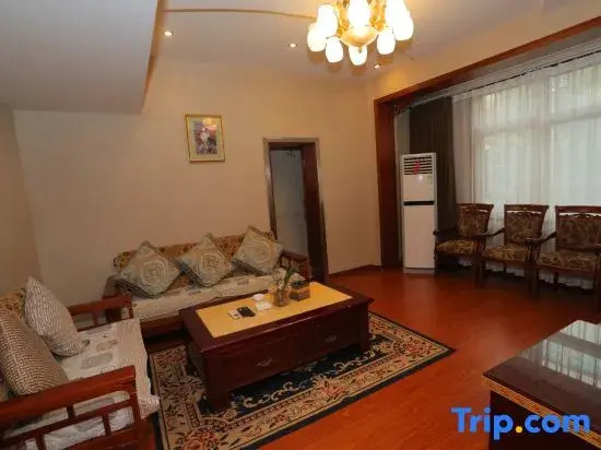 Zhenxiong Donghai Grand Hotel (Nantai Primary School | South Street)