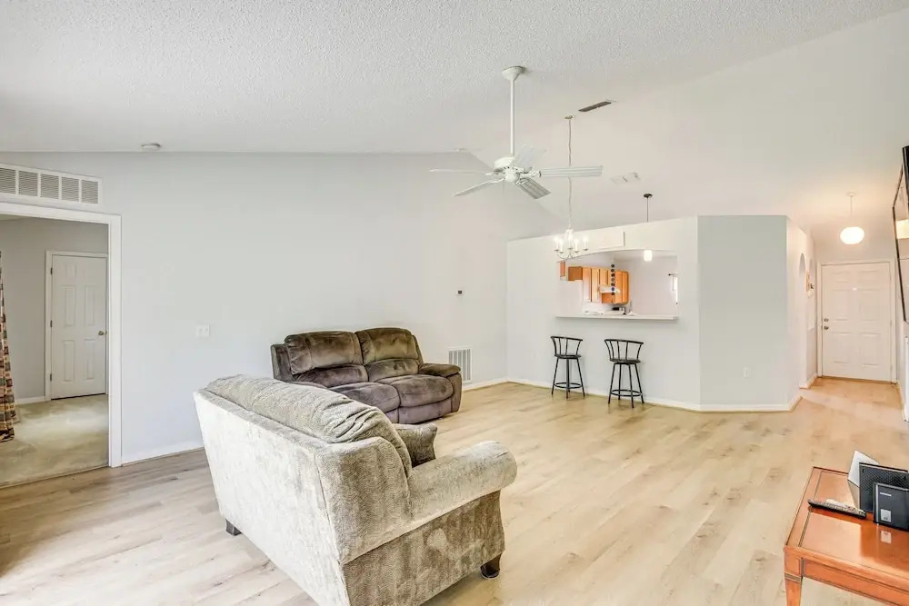 6 Mi to Downtown: Bright Palm Coast Getaway!