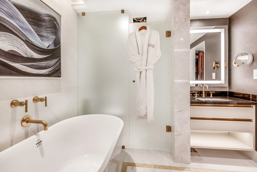 AZUR Legacy Collection Hotel