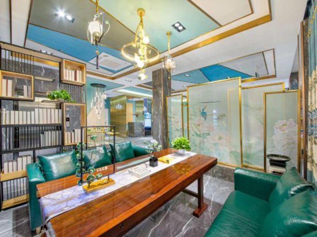 Guihe Yue Hotel(Guest World Plaza, Guigang High-speed Railway Station)