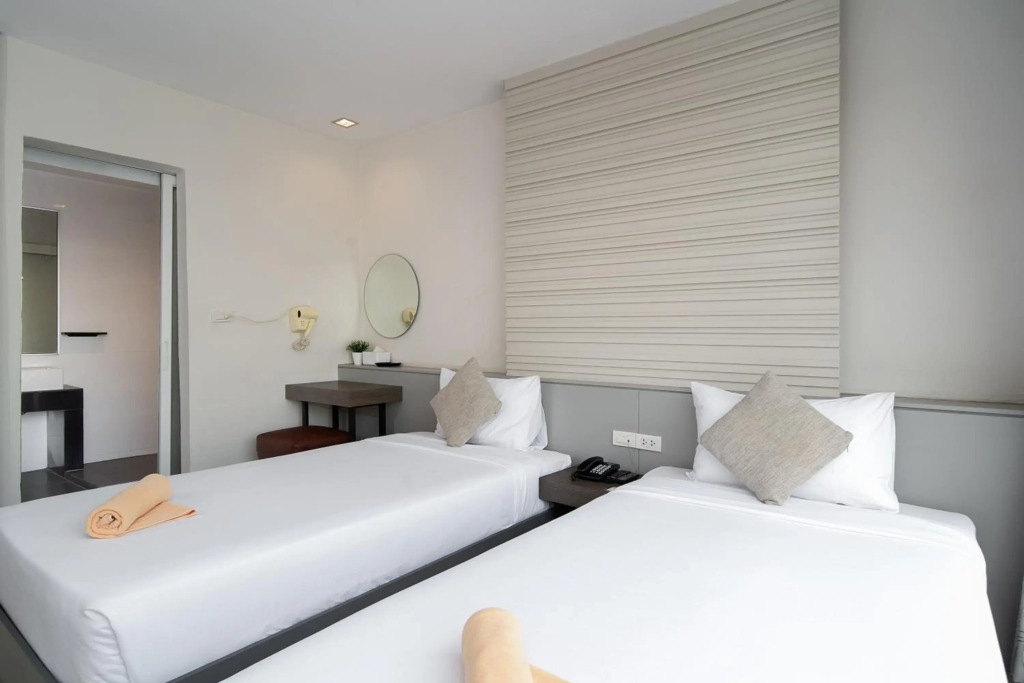 Leenova Hotel