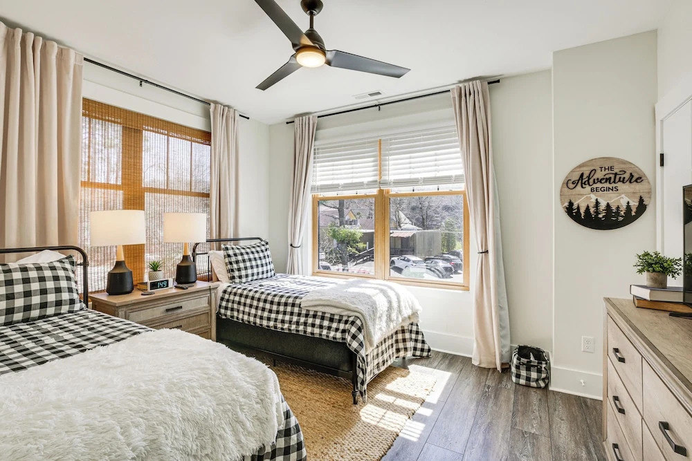 Dtwn Blowing Rock Condo w/ Private Hot Tub!