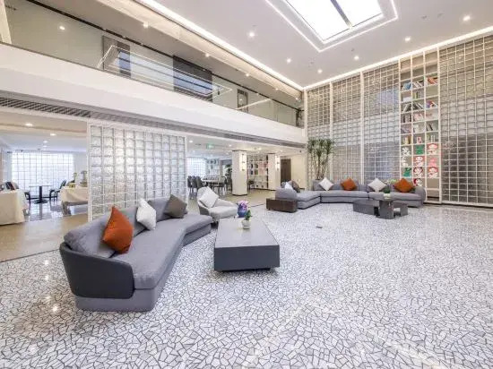 Banbian Mountain Island Hotel