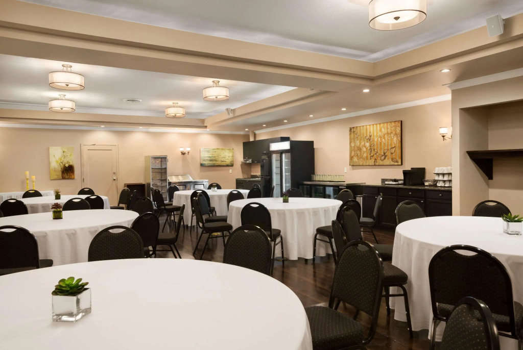 Ramada by Wyndham Emerald Park/Regina East