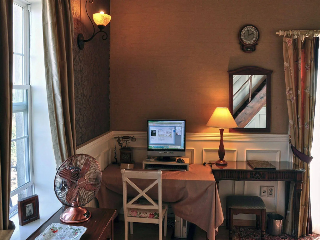 Hotel November