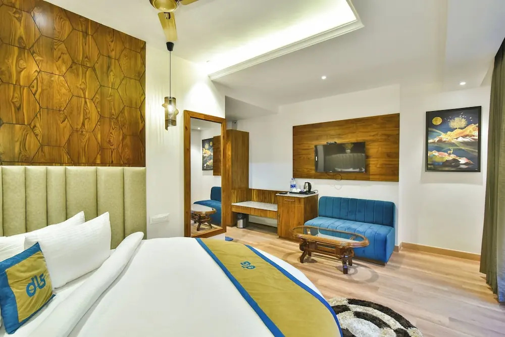 Ark Holiday Inn By Dls Hotels