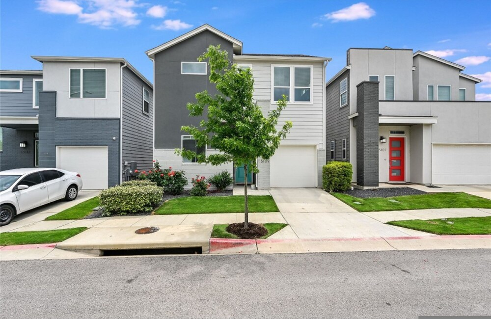 Spacious 2BR Flex Room Home Near Tech Campuses