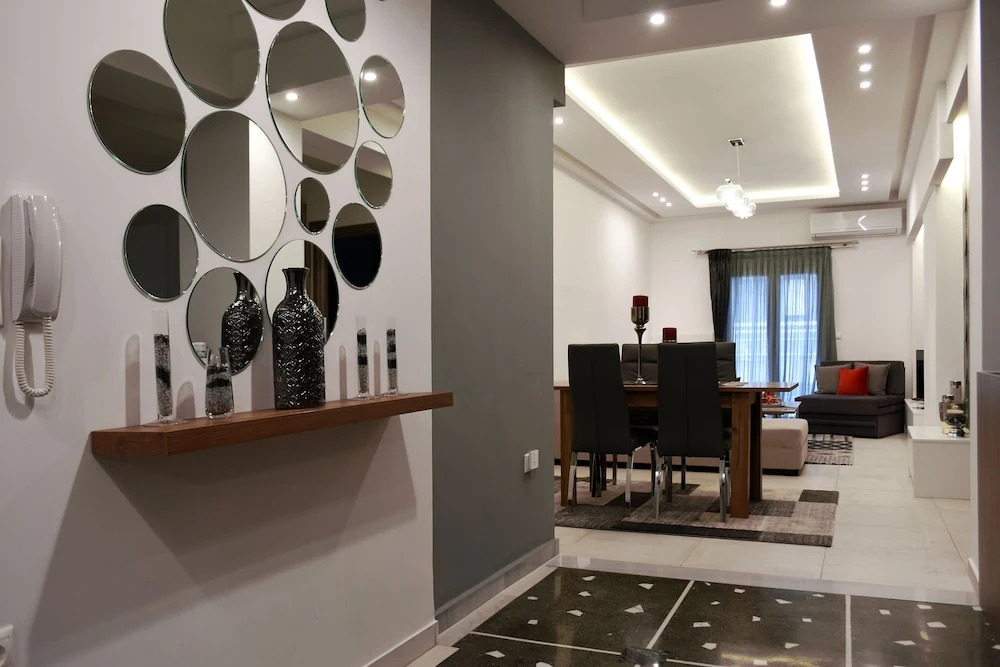 Narcissus Luxury Apt Must