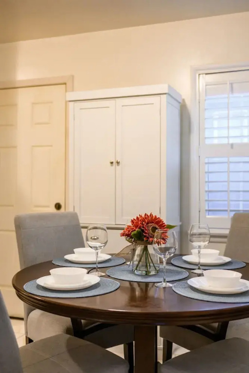 Cozy Pasadena Home Steps From Rose Bowl w Parking
