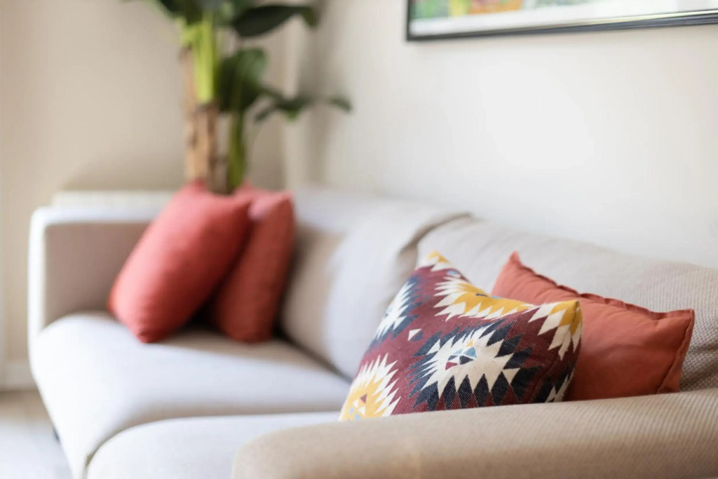 ApartEasy - Family 4-Bedroom Apartment