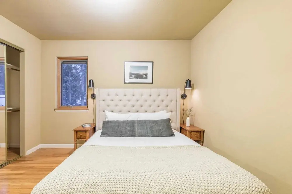 River Rock by Avantstay 8 Bedroom Ski Estate w/ Hot Tub & Movie Theatre 10 Min Walk to Mtn