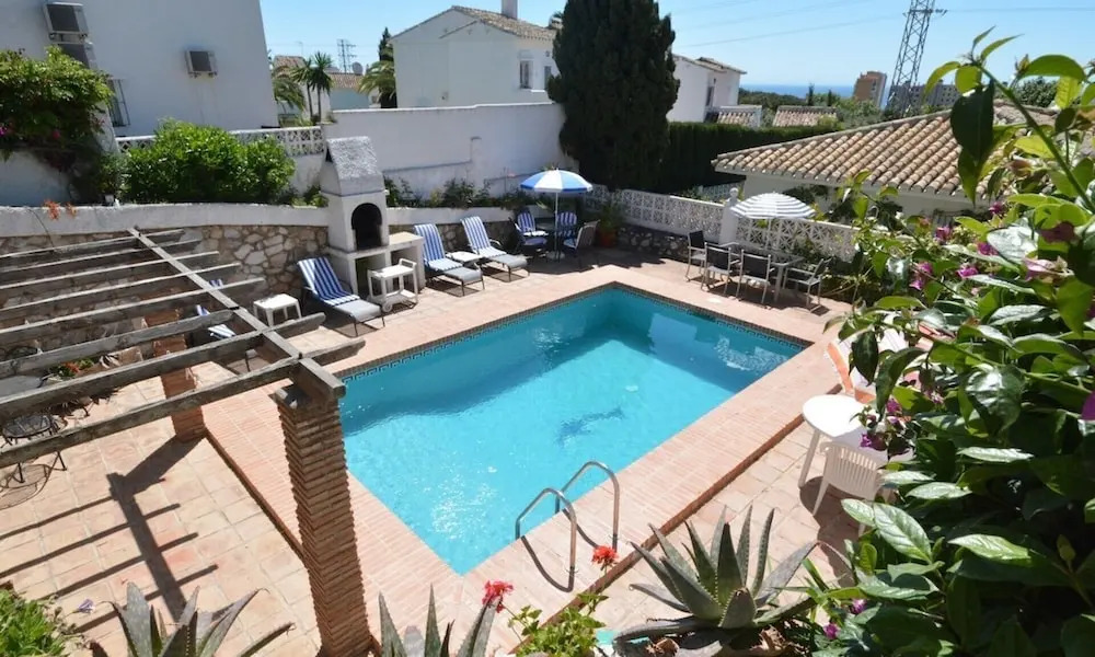 Beautiful 4-Bed det villa private pool sea views