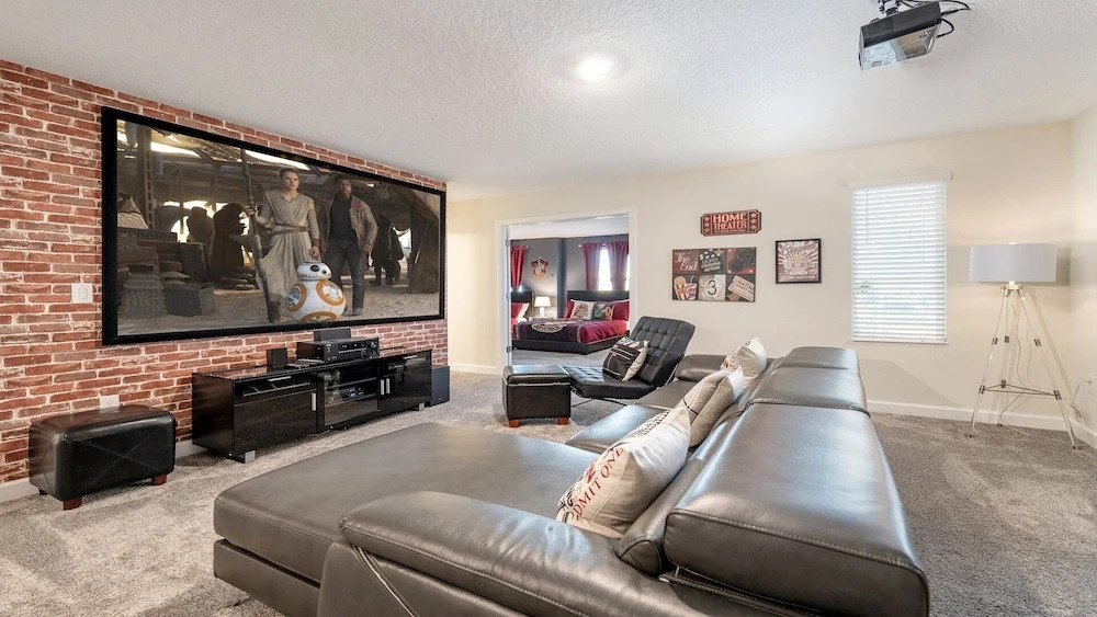 Family-friendly Home With Pool & Movie Theater