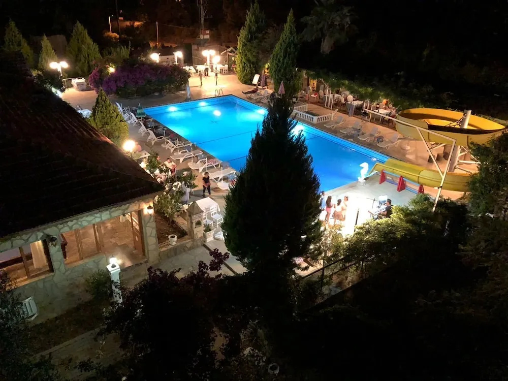 Silver Pine Hotel