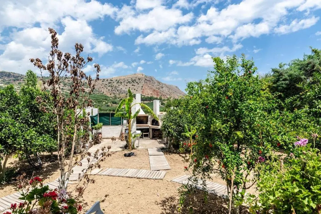 The Holiday House 1
