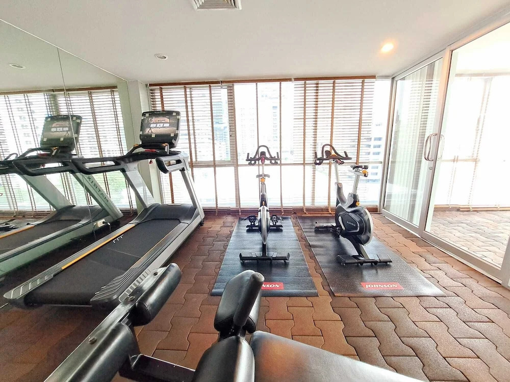 6C - 2 Bedroom Downtown Apartment With Shared Pool