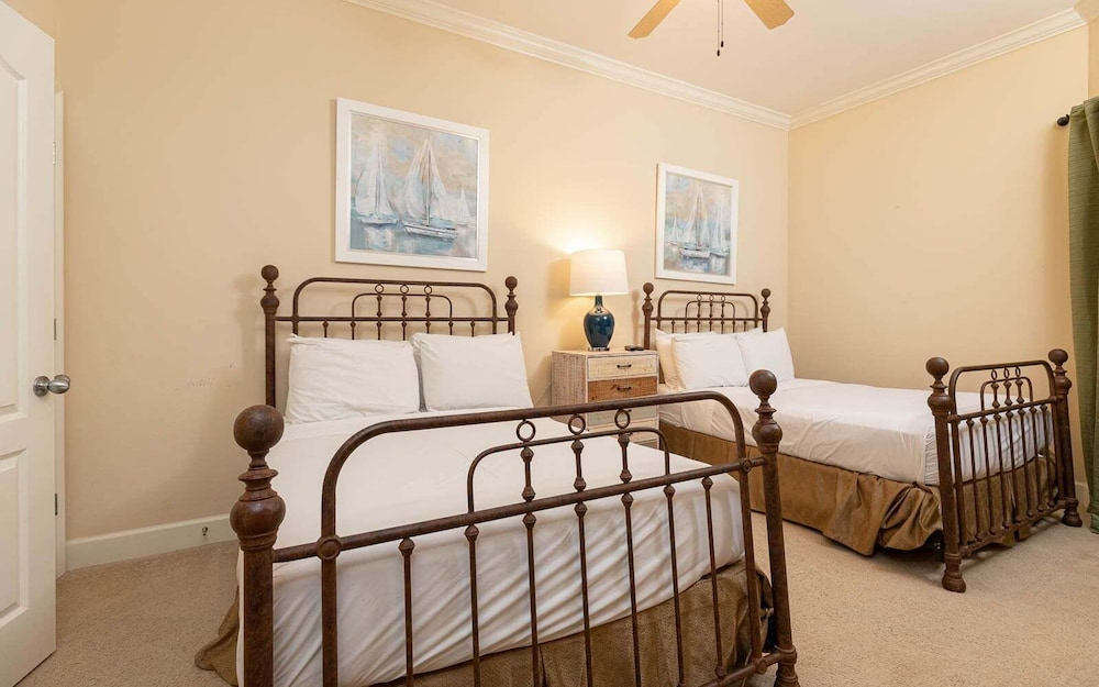 The Oasis 606 Formerly Phoenix West Ii 606 3 Bedroom Condo