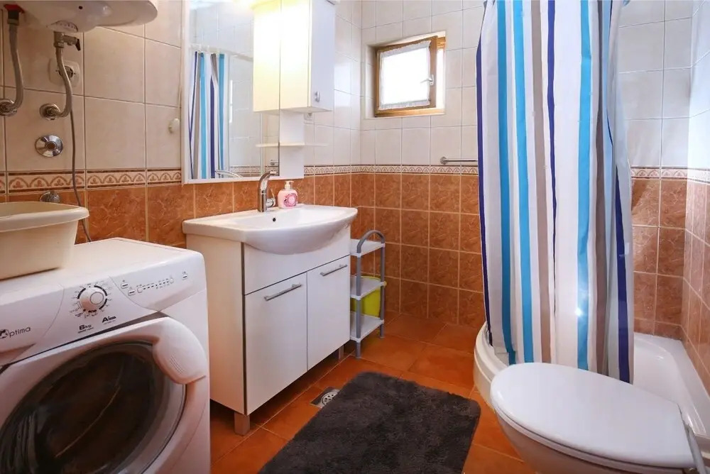 Neda - Perfect Location & Free Parking - A3