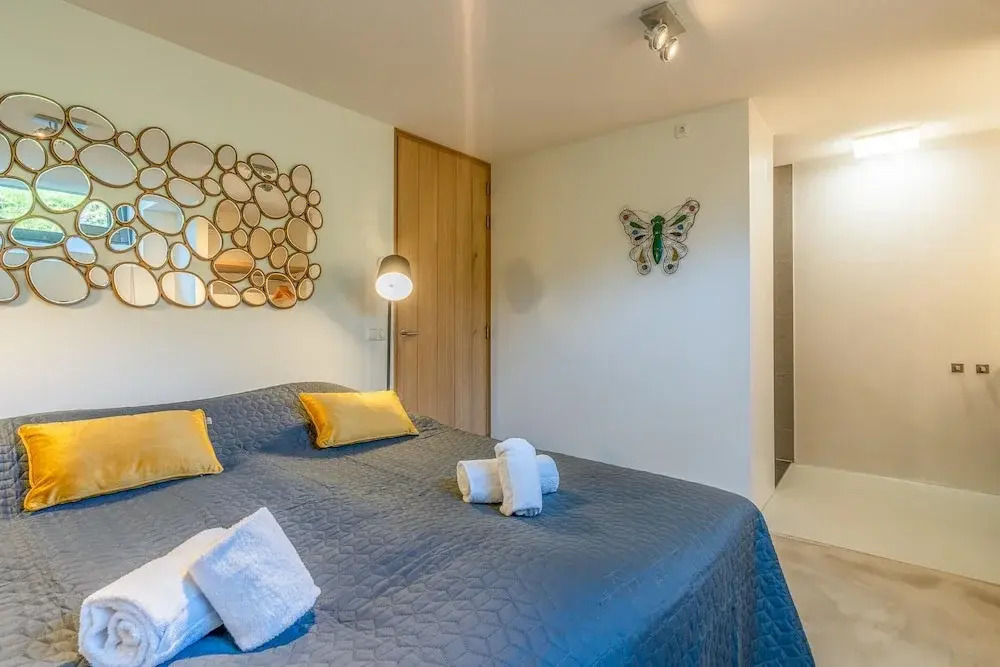 Relaxed and Atmospheric 6-person Villa Near the Forest