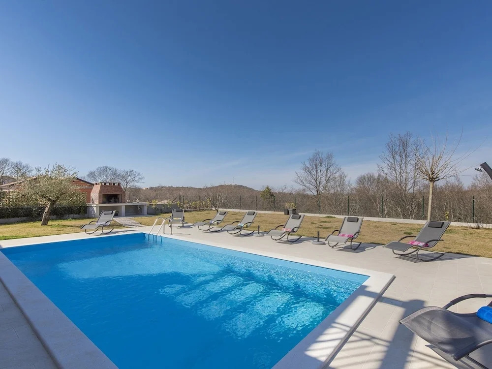Villa Ragusa for 6+2 People With Pool in a Small Village Sosici Near Rovinj