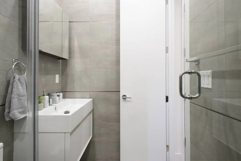 78-1b New 1BR Prime UES WD in Unit