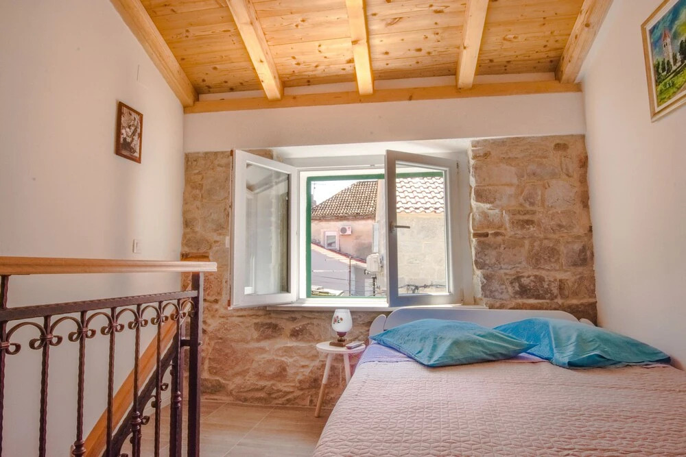 Charming 5-bed House in Split