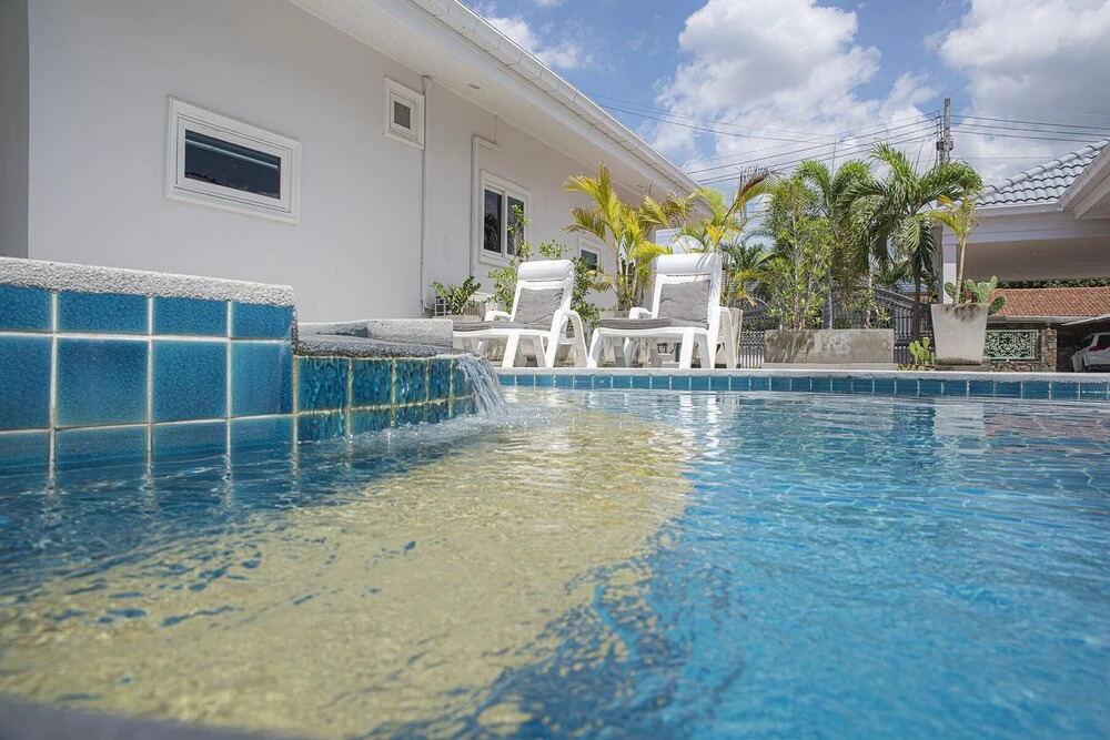 6 Bedroom Tropical Pool Villa - V6