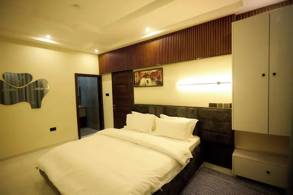 Abram Hills Hotel Ltd