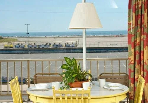 Aquarius Oceanfront Inn