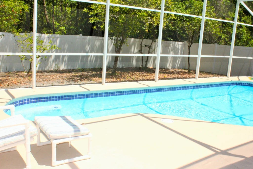 PCE326PD - 3 beds pool home - Privacy fence