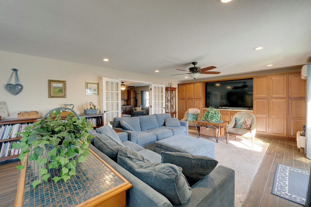4 Mi to Port Charlotte Beach Park: Gem w/ Pool