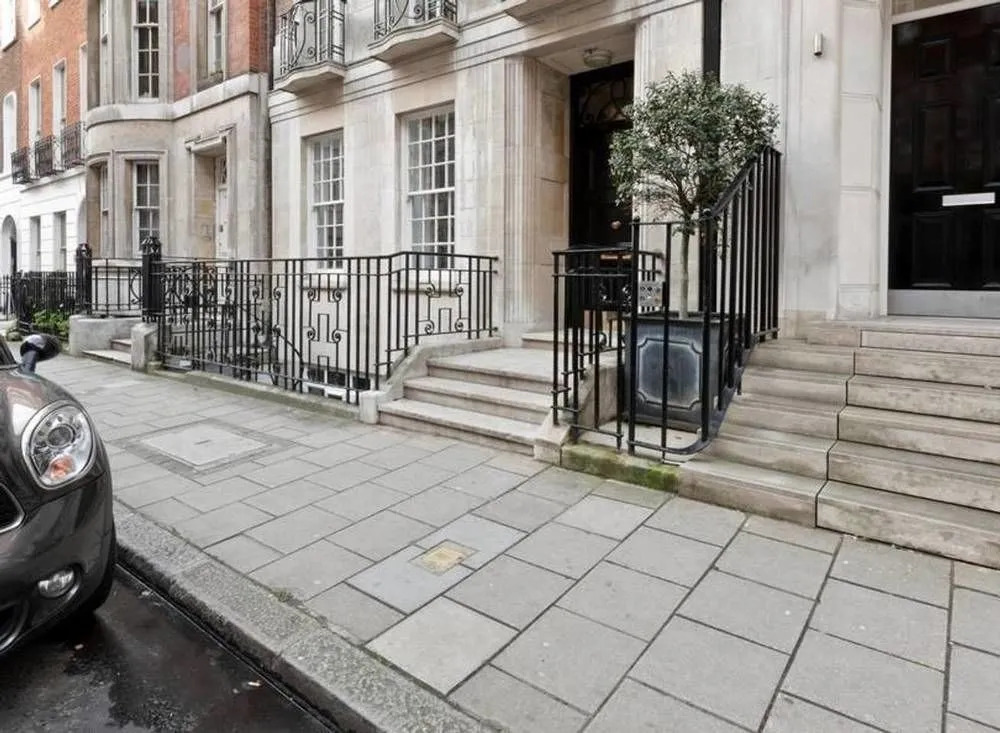 Oxford Circus Luminous Gem, Sleeps 4