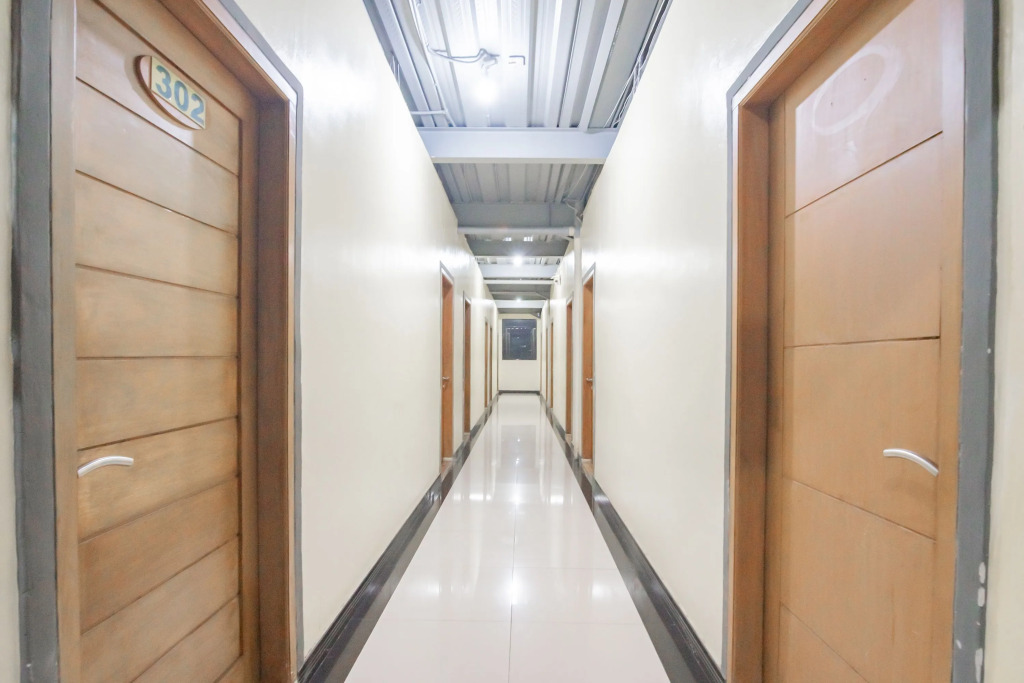 RedDoorz Syariah at Cigadung Raya Street