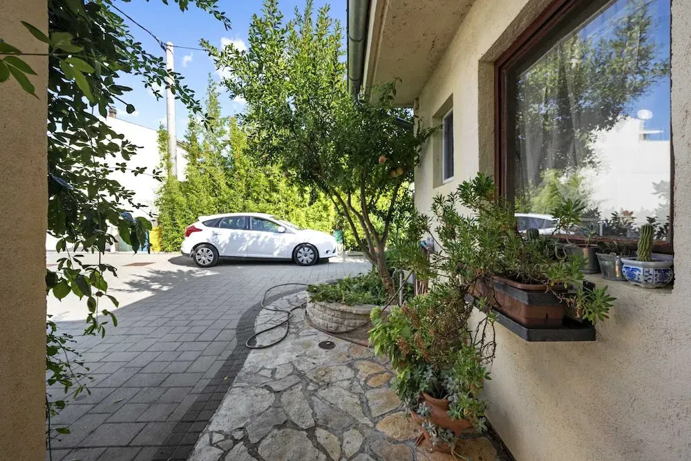 Regina Apartments