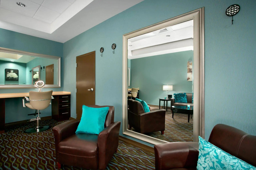 Aviator Hotel & Suites, Best Western Signature Collection