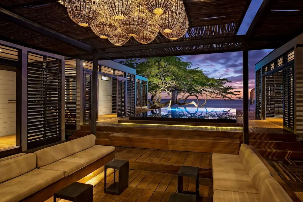 99 Surf Lodge