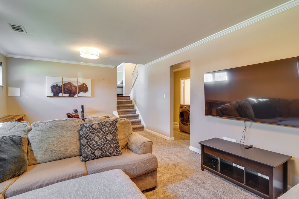 2 Mi to Olde Town! Pet-friendly Haven w/ Sunroom