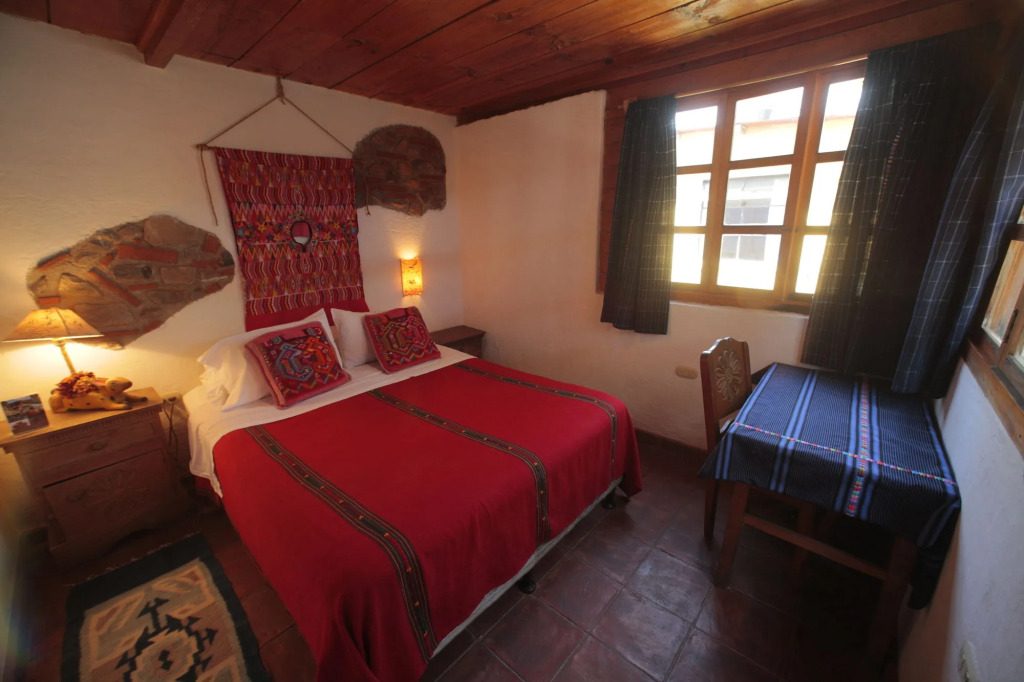 Yellow House Hostel B&B