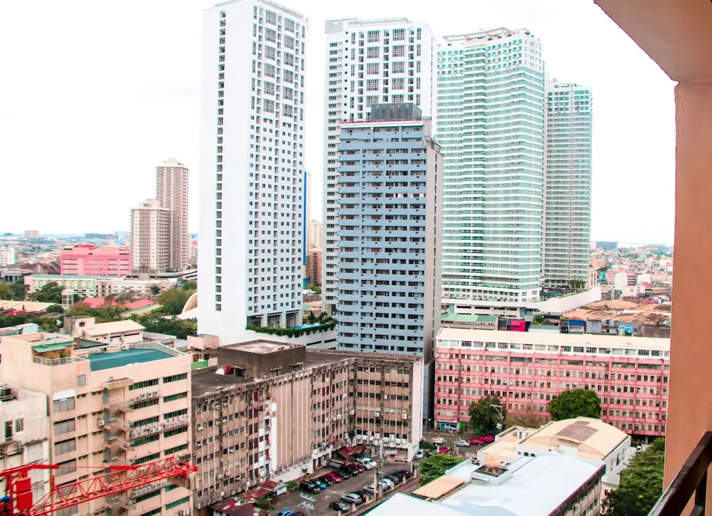 Greenbelt w/balcony Park view. Service.Location