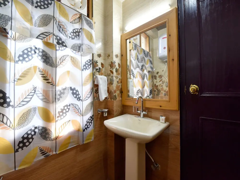 OYO 13352 Home Modern Stay 3BHK Hadimba Temple